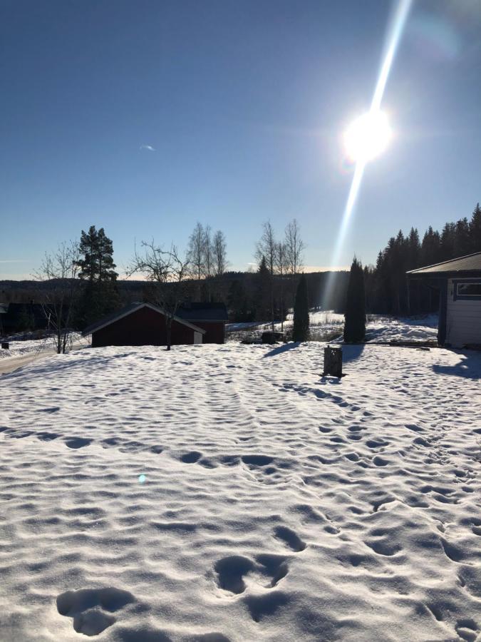 Mysig Timmerstuga Med Braskamin Naera Hovfjaellet Torsby Extérieur photo