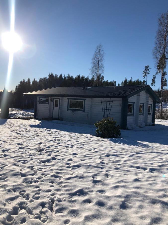Mysig Timmerstuga Med Braskamin Naera Hovfjaellet Torsby Extérieur photo