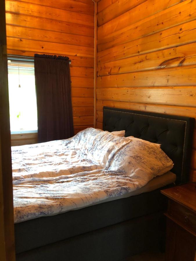 Mysig Timmerstuga Med Braskamin Naera Hovfjaellet Torsby Extérieur photo